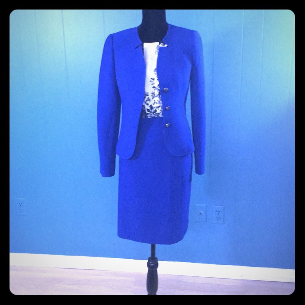 Blue Tahari textured skirt suit